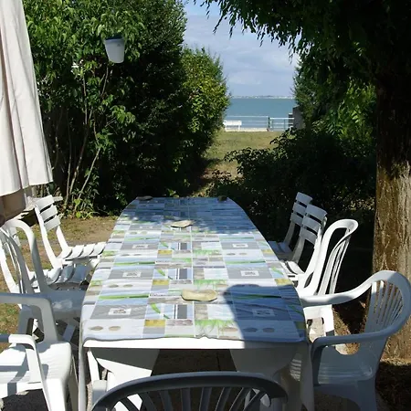 Baignade Au Bout Du Jardin *